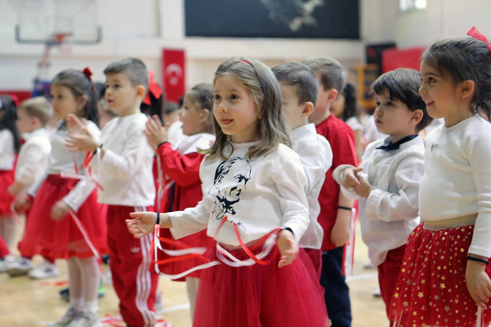 BayraklÄ±âda 23 Nisan ProgramlarÄ± ÃocuklarÄ±n YoÄun KatÄ±lÄ±mÄ±yla Devam Ediyor (2)-1776867690121.webp